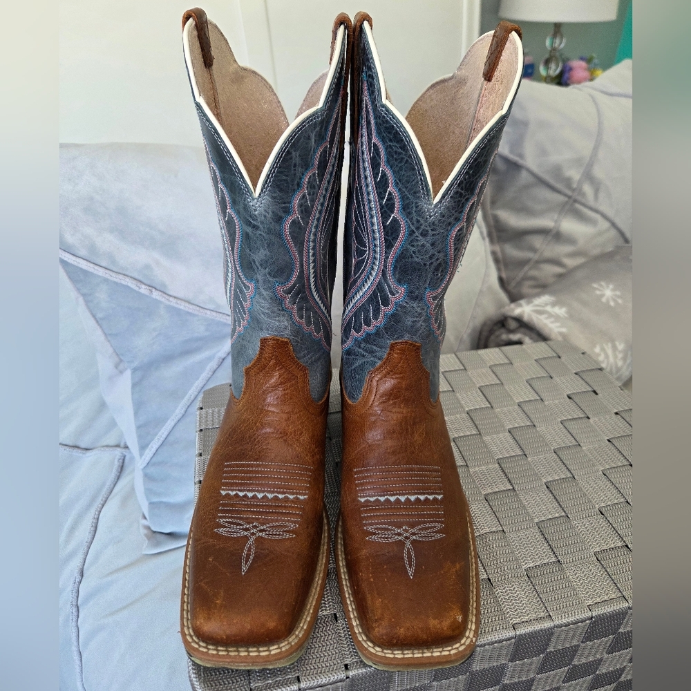 Ariat Womens Cowboy Boots - Picture 2 of 6